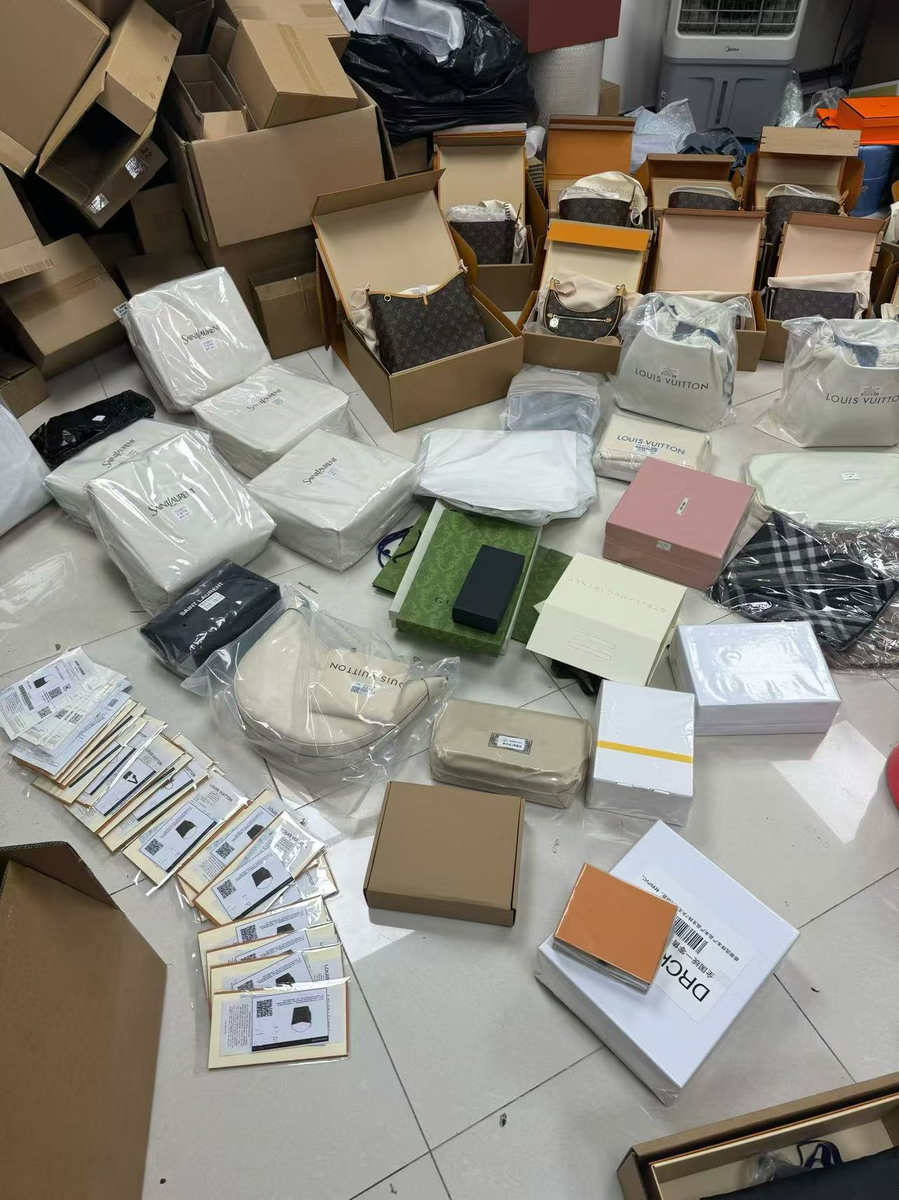 Warehouse & Packaging (QC • Double Box • Worldwide Shipping